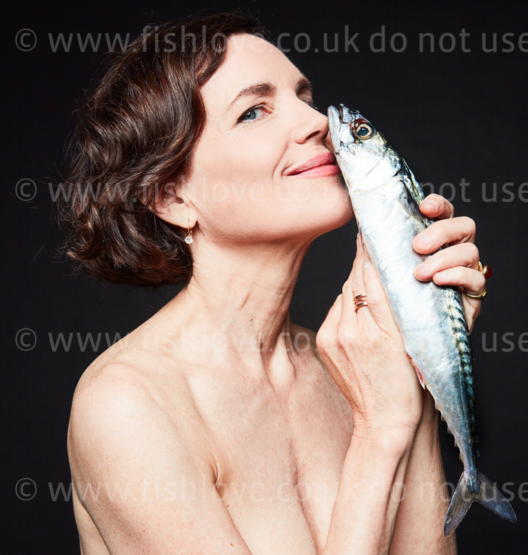 Elizabeth McGovern: Celebrities and actors pose with fish in a courageous call on EU governments for bold action to #EndOverfishing in Europe's waters by 2020. © Fishlove/Alan Gelati.