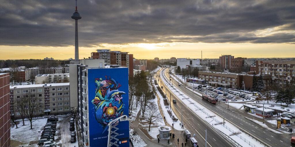 Boa Mistura creating the mural "Heartbeat of the Ocean" in Vilnius.