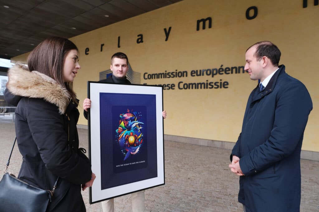 3,400 Europeans Sign Artwork Calling On European Commissioners to Save the Ocean and Climate